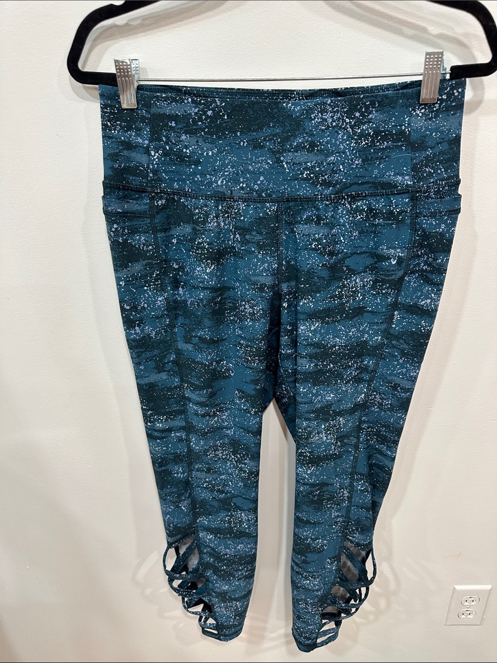 Livi Active Teal Patterned Crisscross Leg Active Full Length